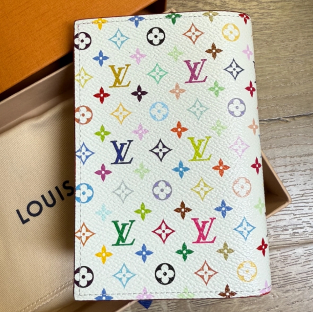 Louis Vuitton Passport Holder, White